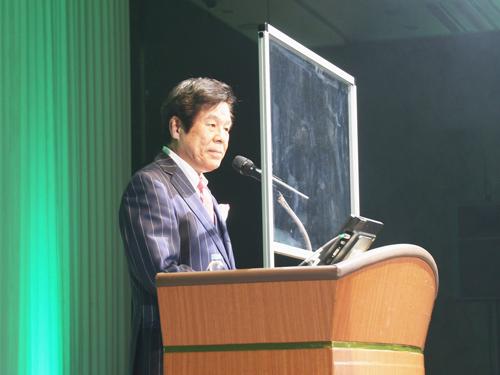 過去最高の業績を発表する濱松治社長